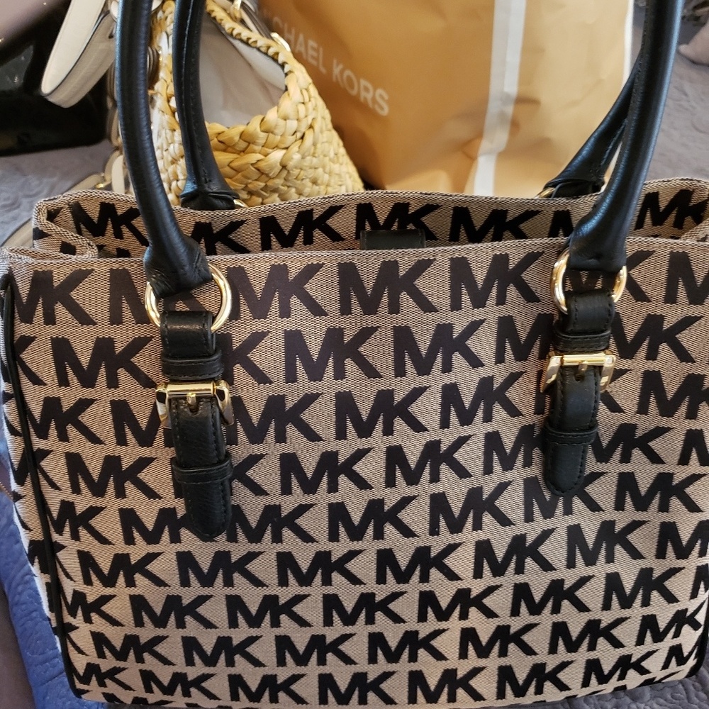 MK signature tote/purse